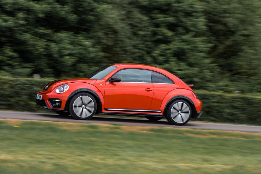  Volkswagen Beetle R-Line 2017 года  (UK) (фото 10 из 31)